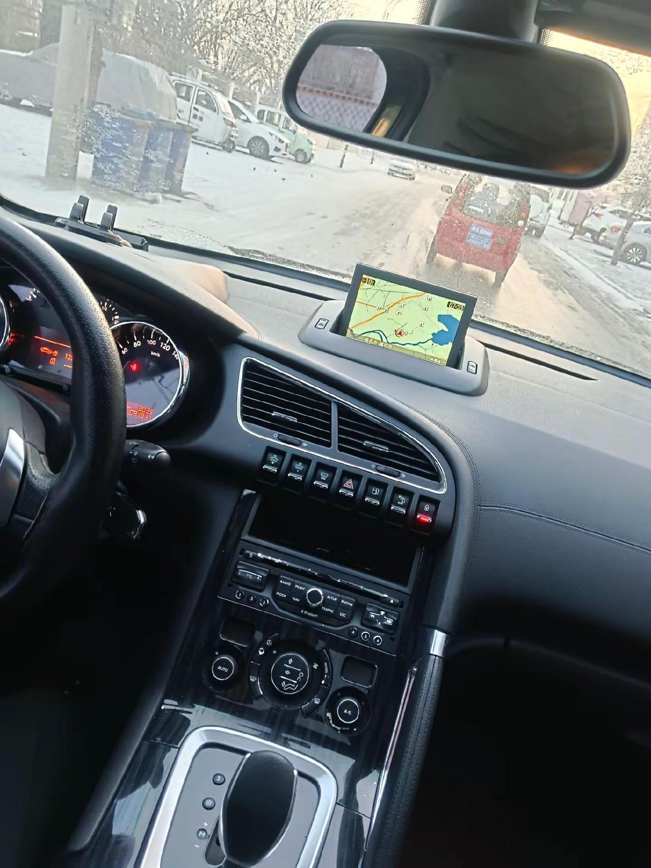 出售3008 13年11月28号上牌 保险检车同步