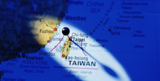 特朗普下令封锁霍尔木兹海峡，俄罗斯专家预测台湾命运！
封锁台湾可能会瞬间改变该岛