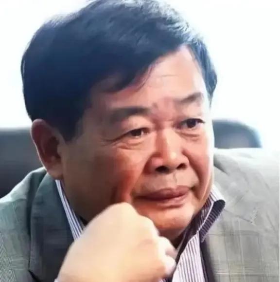 2015年，曹德旺拿出100万给一个小女孩换肾，可谁知，小女孩治愈后，却给曹德旺