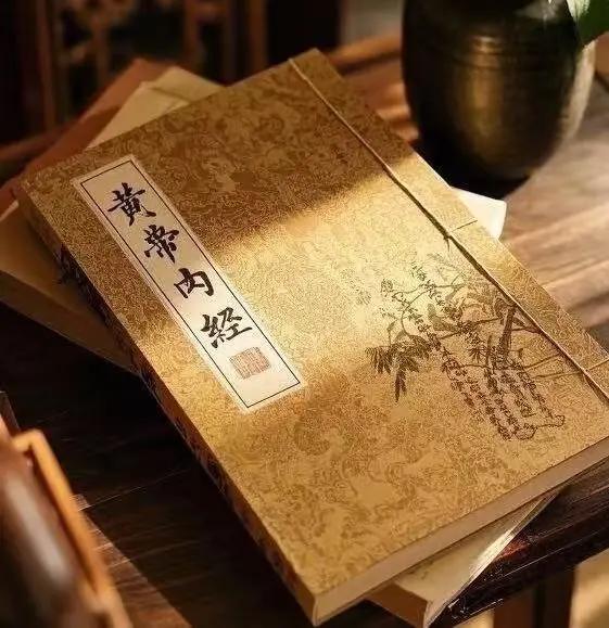 哪有什么顽固高血压，古代叫脉胀！2 味药煮水，肝火清、痰湿消，血压慢慢稳
很多高