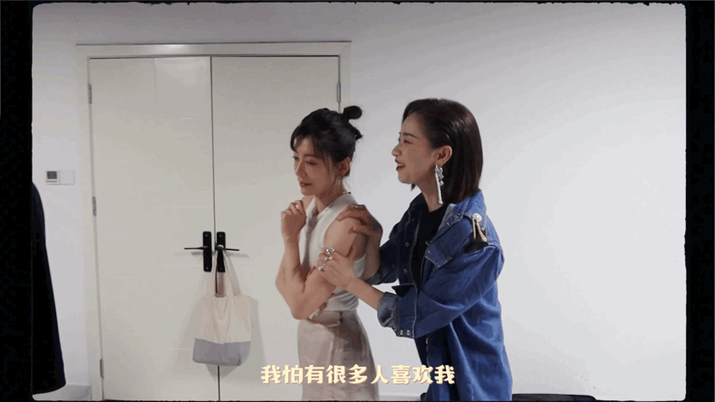 #刘雅瑟跳入画江南全靠演技# 说实话，我还蛮喜欢刘雅瑟的演技的，包括这一次在舞台