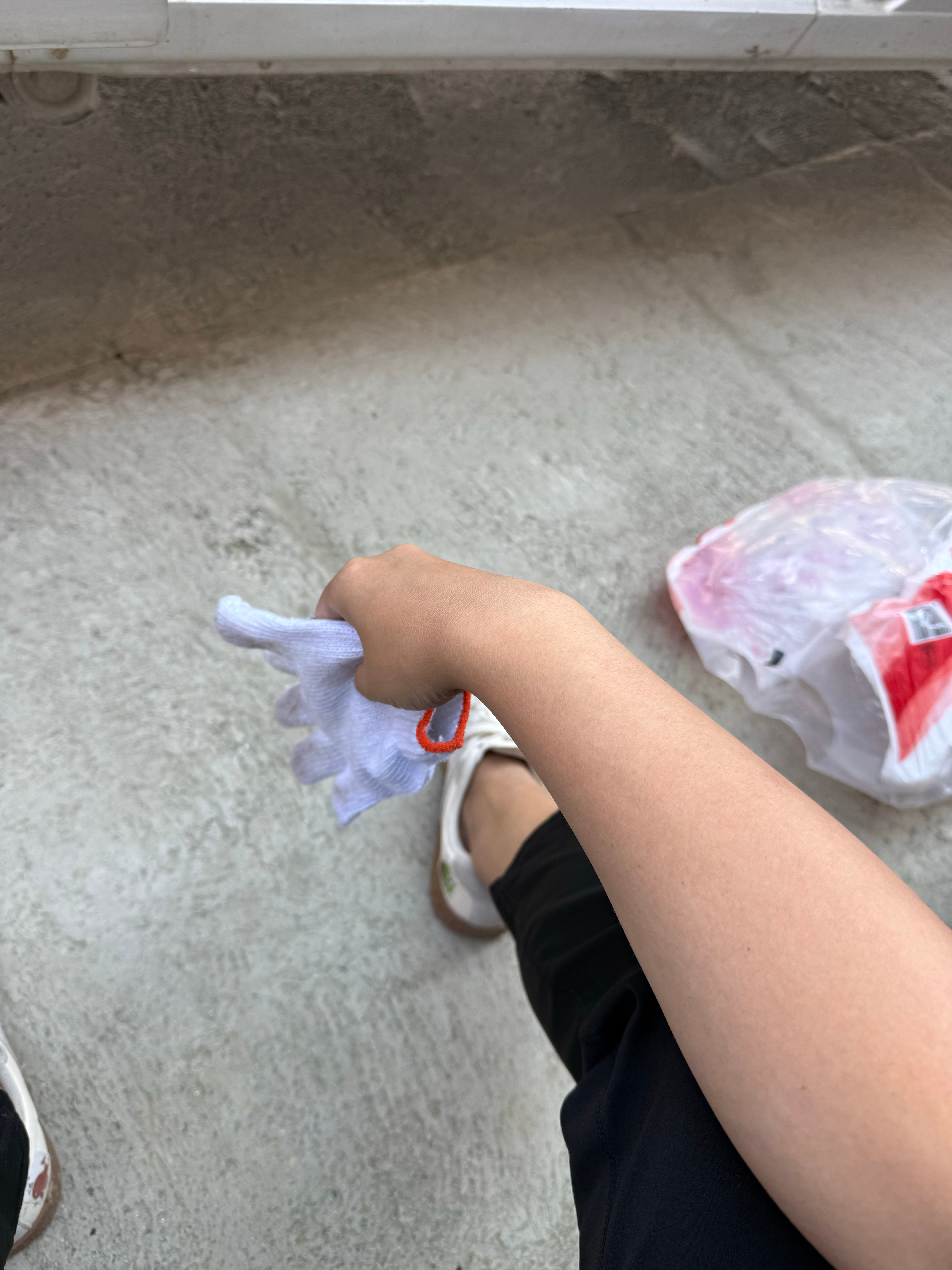 有一种要搞一百年的错觉 指定是下村翻缸叫老乡一锄头锄头上了产生幻觉了 ​​​