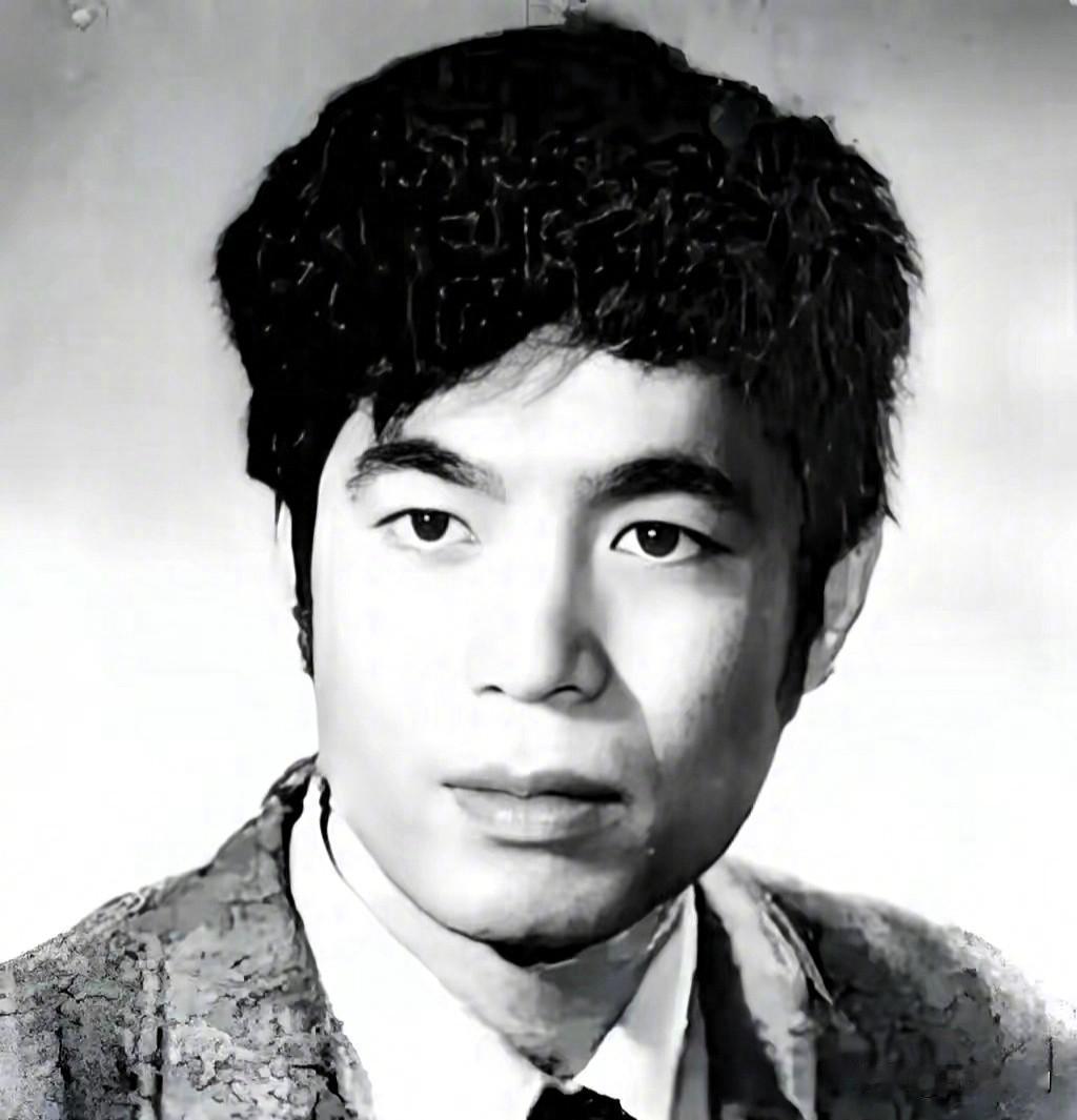 1981年，梁晓声经人介绍与焦丹相亲。初次见面，他便坦诚交底：月薪四十二块五，每