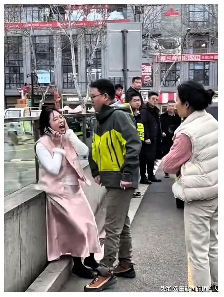 扬州被打女司机，
告诉所有出门在外的女士一个道理：
你可以没文化，也可以没车技，