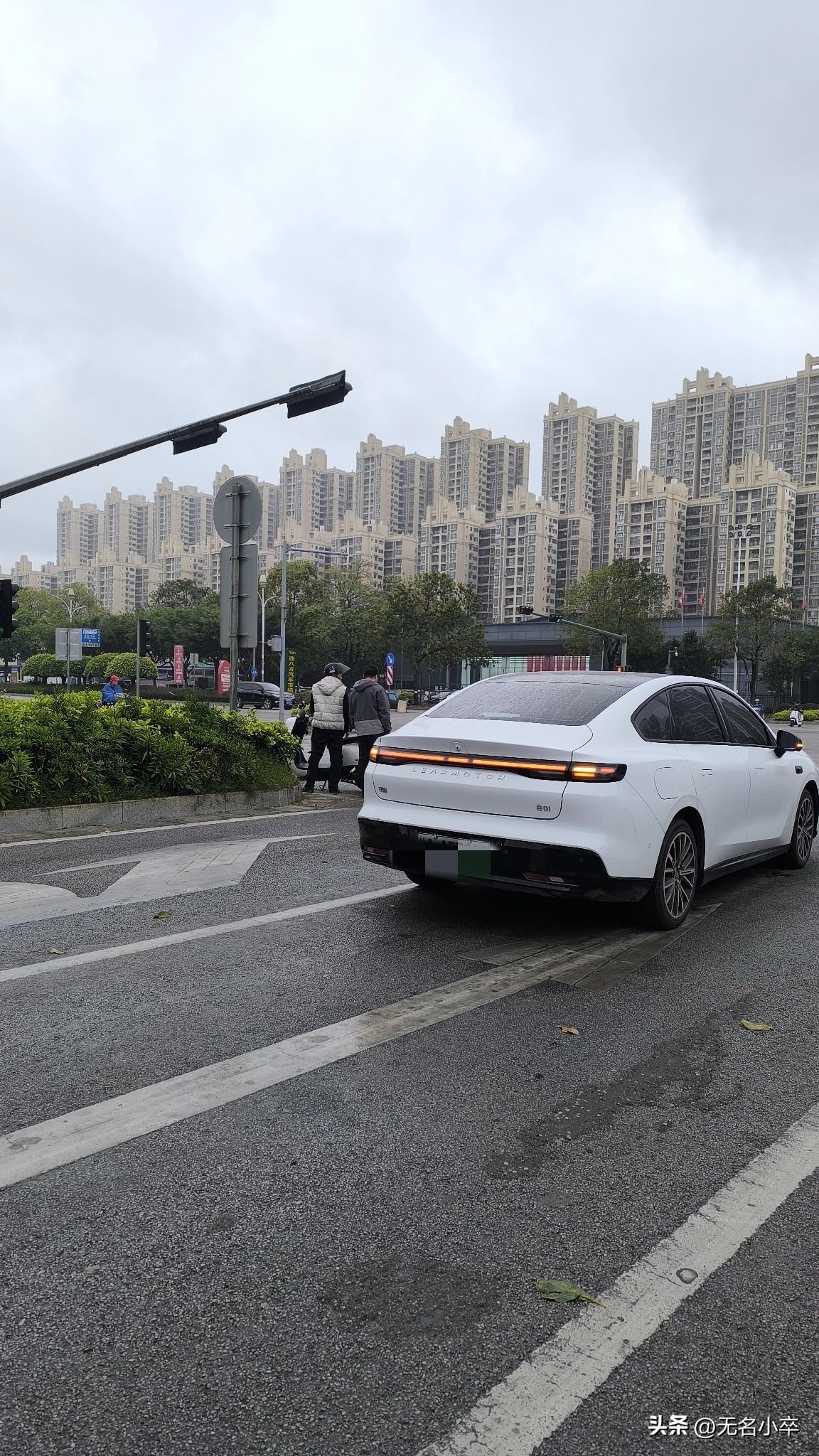 开车出行最重要的就是安全，很多事故真的往往发生就在一瞬间，这些事故发生大多数就是