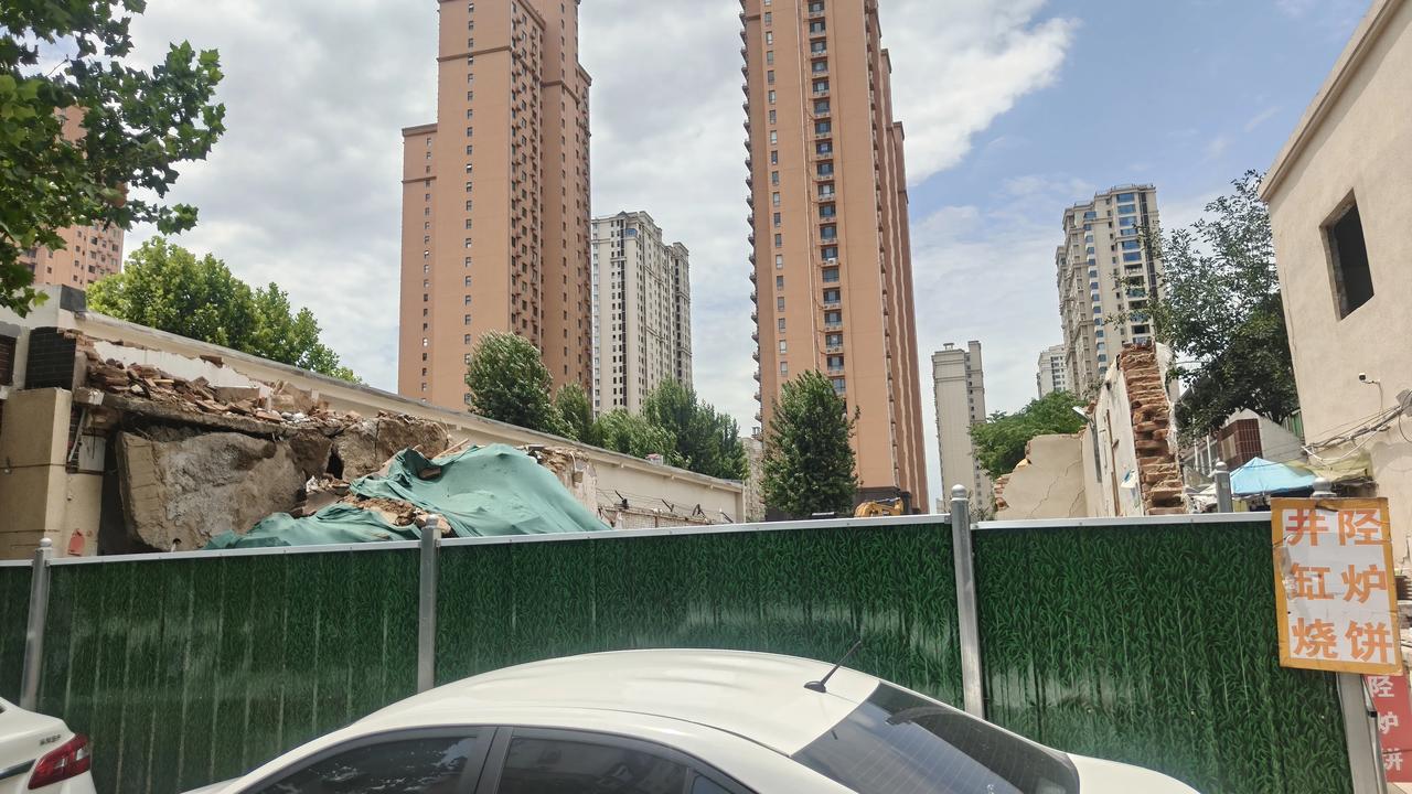 石家庄市桥西区时光街上的北杜菜市场拆了，这个菜市场方便了附近居民日常生活中蔬菜，