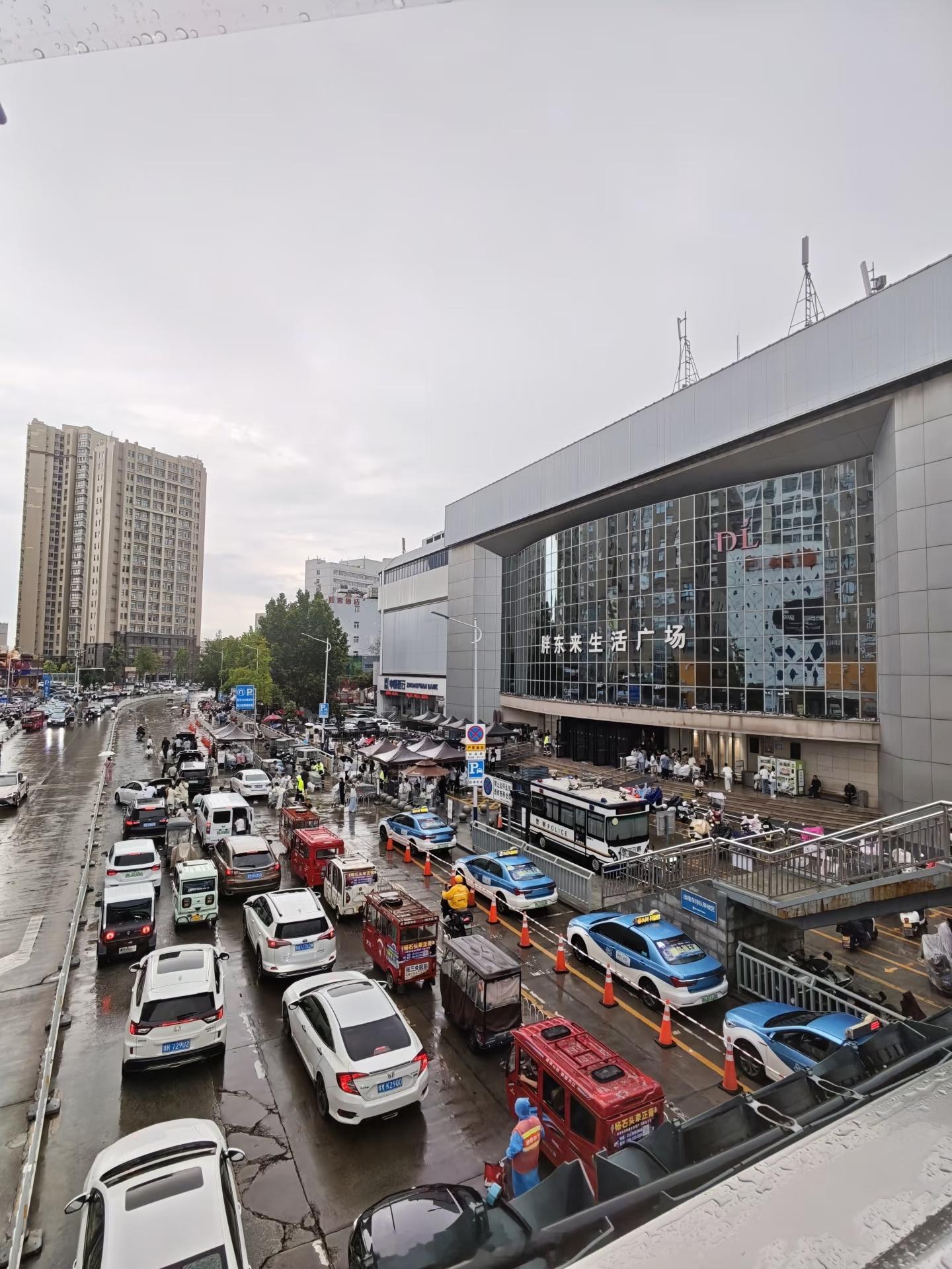 胖东来许昌老店关闭周边商户发声有的时候不是地段成就了店铺，而是店铺成就了地段因为