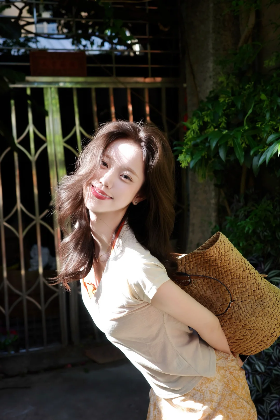 媚 明媚的媚