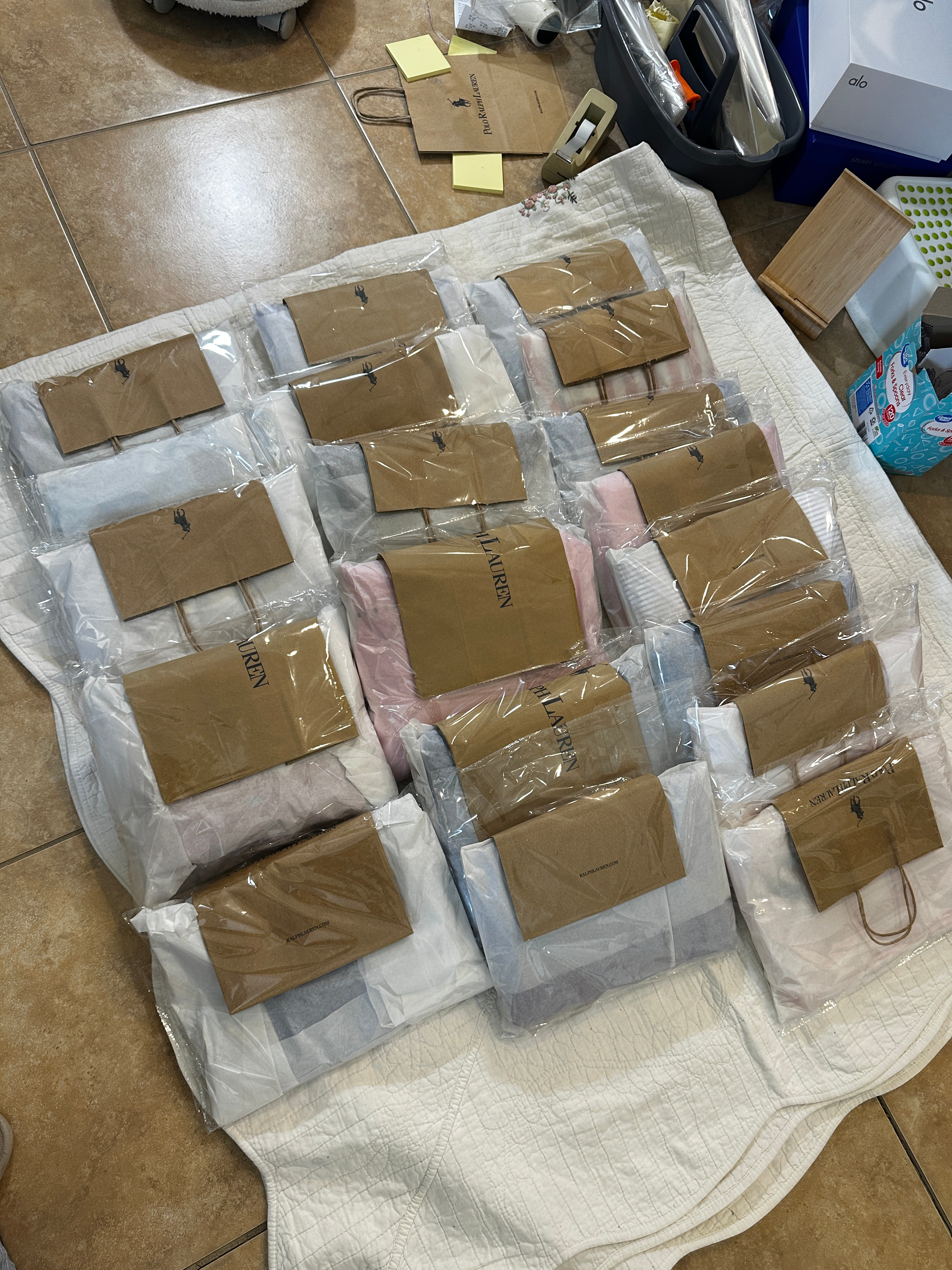 OK把客人的拉夫劳伦Polo都包好啦我要先带去日本再带去韩国然后姐姐从韩国帮我带