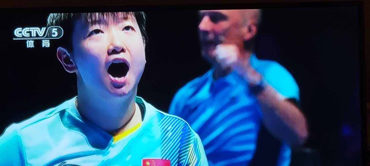 莎莎4:2战胜大丫头，赢球后大声呐喊了一声！
莎莎与大丫头一役，打得精彩激烈，跌