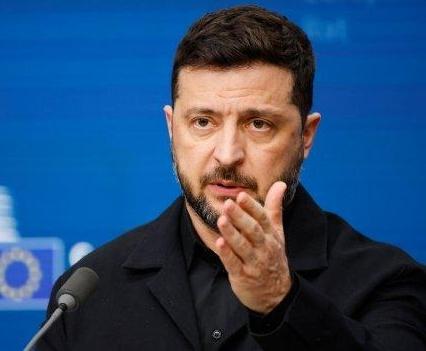 强迫泽连斯基接受28条
      所谓的28条和平计划，对乌克兰来说无异于一份