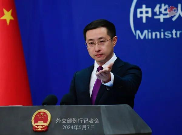 外交部回应美菲军演击沉中国制造的船只，外交部发言人：精神胜利法
彭博社记者：美菲