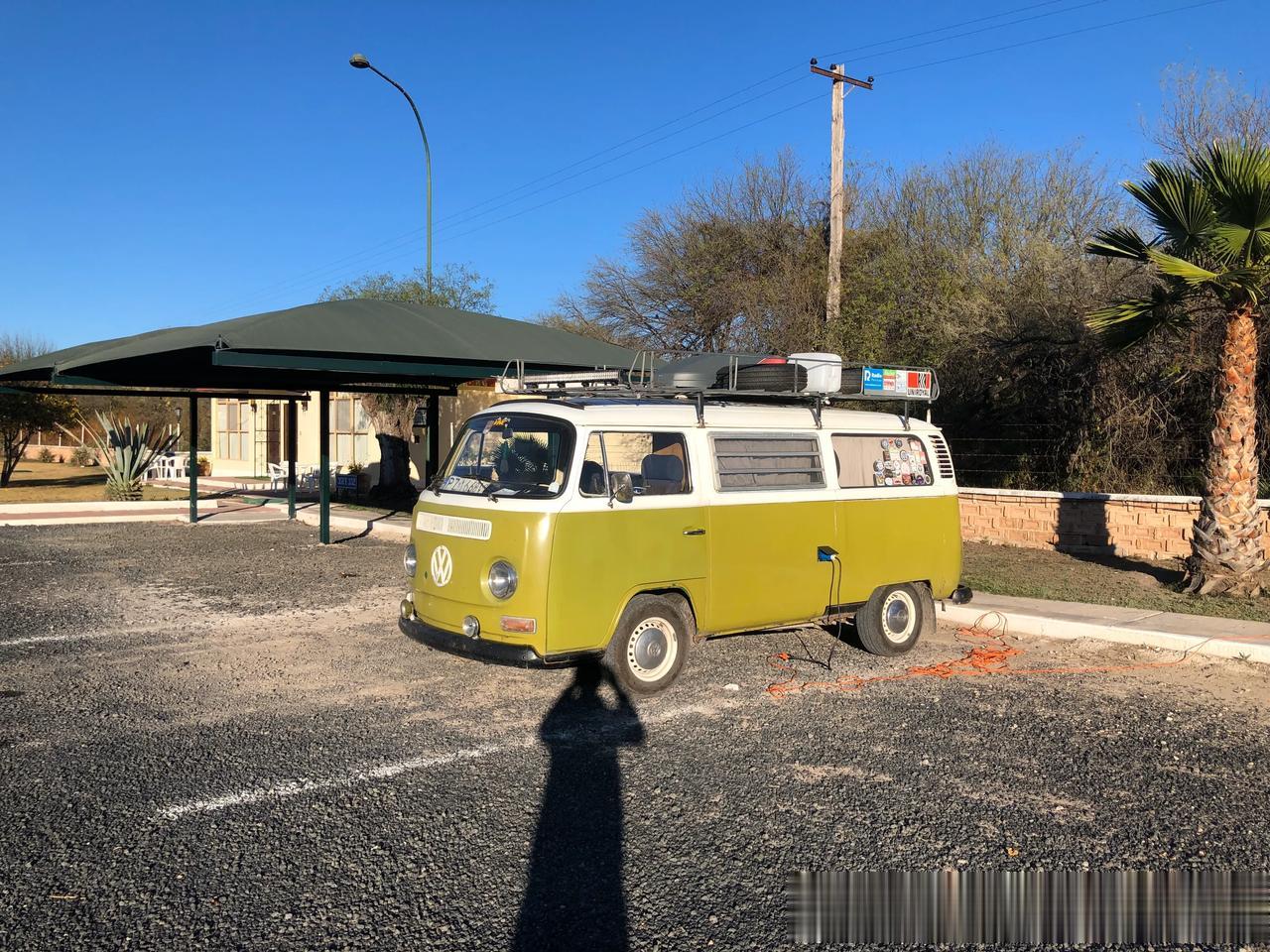 前天的波兰couple开着自己改造的小Combi环游北美，我们在想这么小的车住着