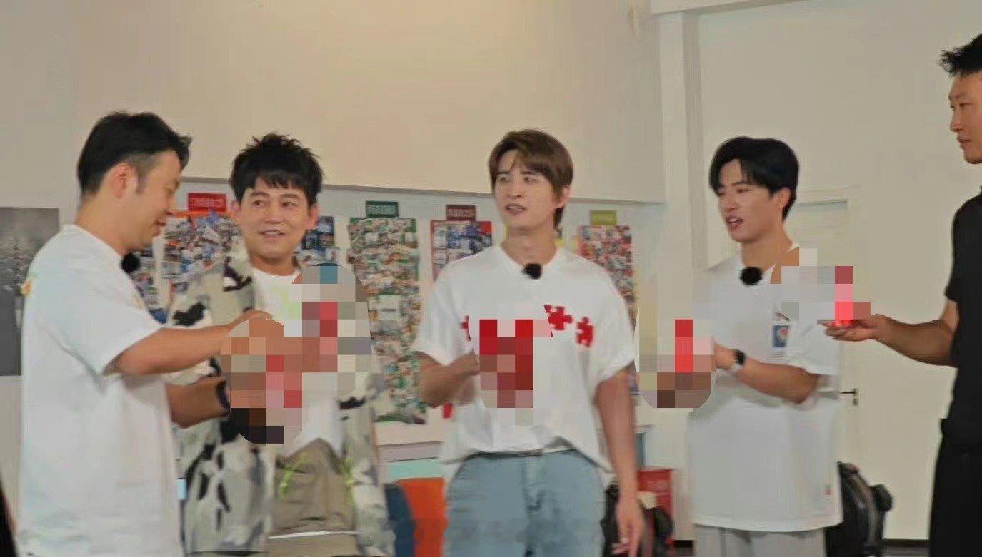#朋友请吃饭2定档#苏醒和杜海涛吃烧烤的片段真的让人隔着屏幕都能够感受到展现出来