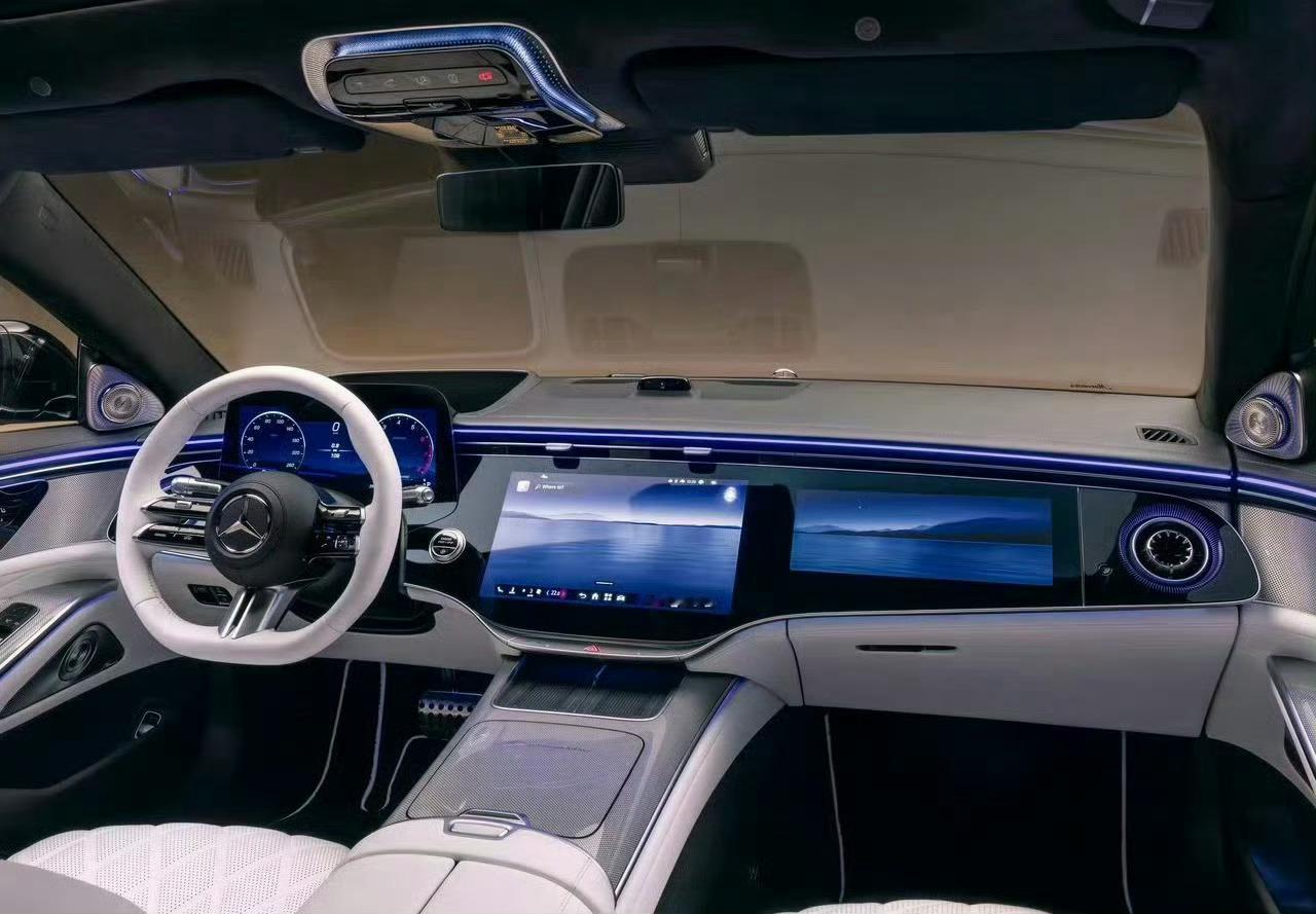 很多车评人说全新奔驰S级很好看，很多车主又说不好看，一场关于“旗舰气场”的讨论，