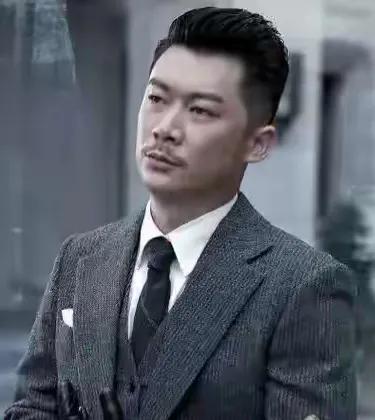 曹征，长得帅，颜值高，但总是透出一股邪气，一脸的坏相，特别适合演流氓色鬼。   