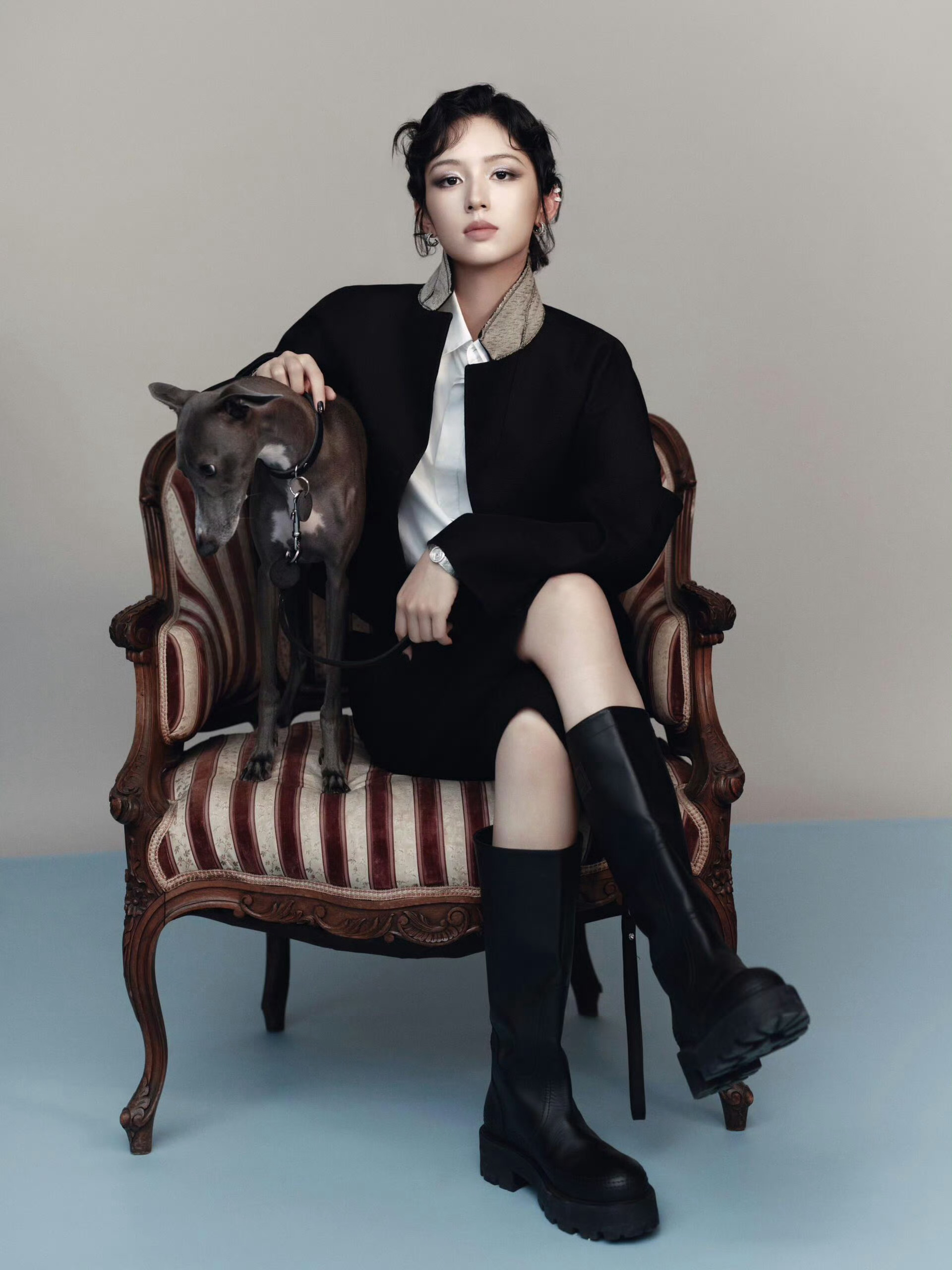 周也 女明星带狗正常典范天才！周也好适合这种风格 ​​​