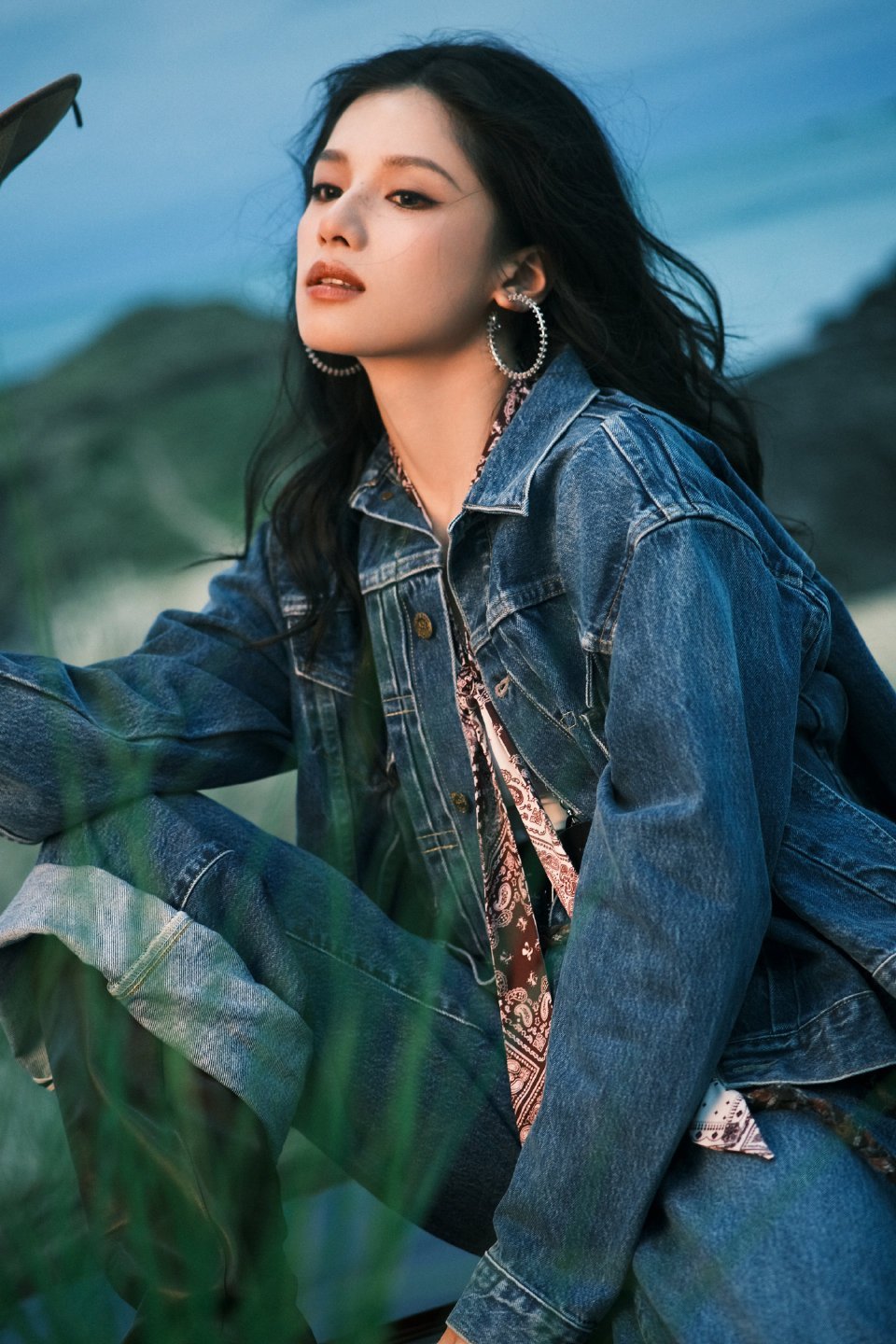 张婧仪身上的野性张力张婧仪野性美溢出屏幕了美得不按规则来，这才是真正的野性魅力。