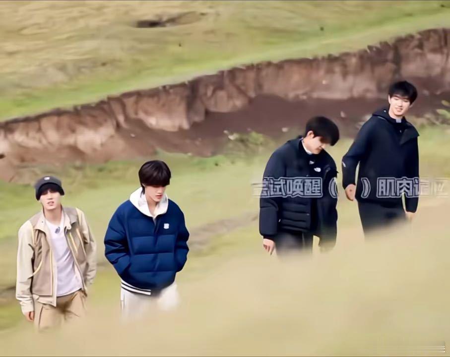 朱志鑫还记得张极是童模冠军朱志鑫问张极不是童模冠军吗一路向海的少年徒步行程辛苦，
