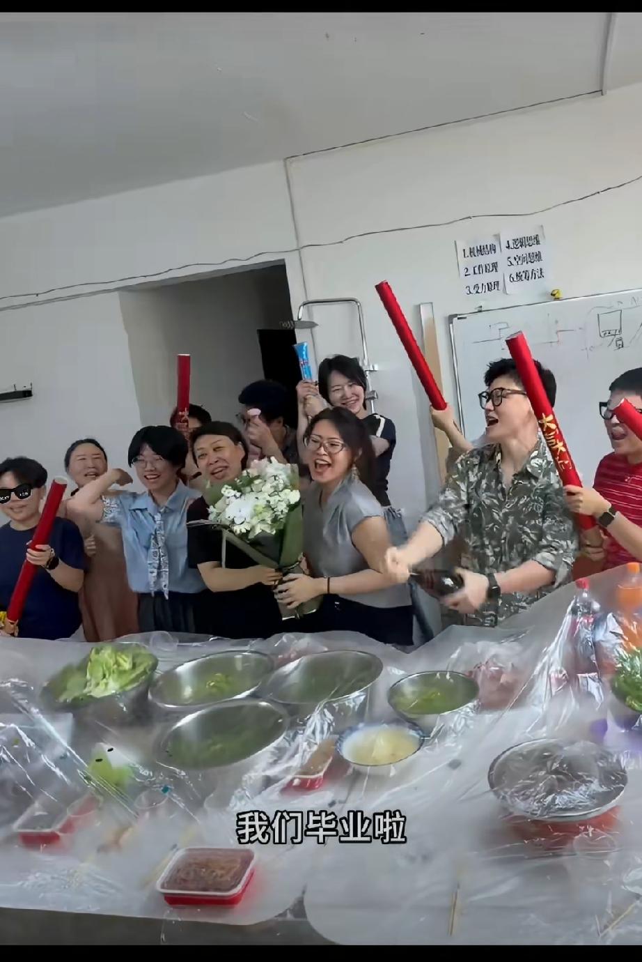 上海全女维修团队，总觉得这类人群很诡异！她们到底是干啥的呢。。。[晕]女生干维修