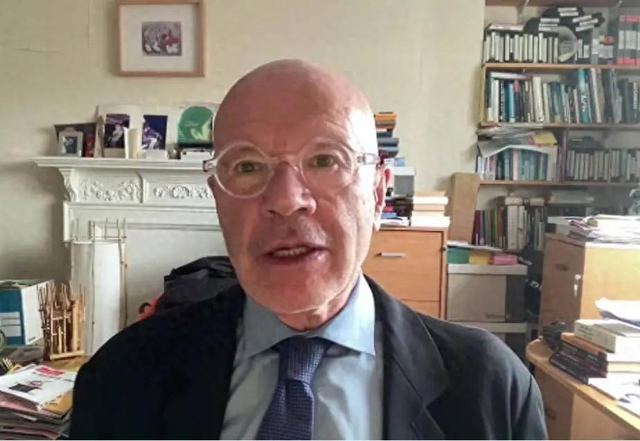 80岁英国学者扔下重磅炸弹：世界乱成这样，根源终于找到了！中国做对了关键一步！