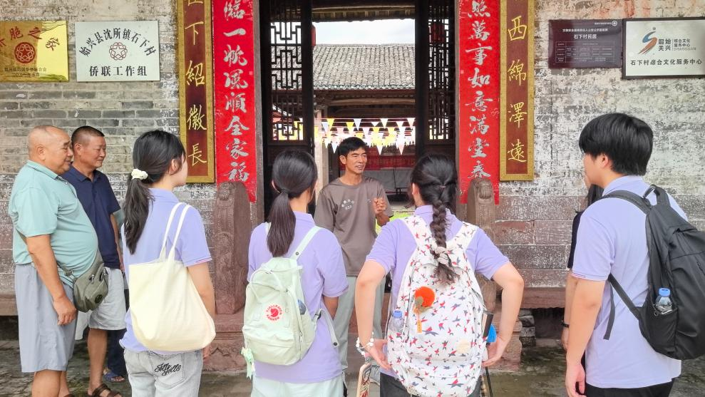 青砖灰瓦间读懂“中国之治”！暨大学子在始兴交出田野答卷