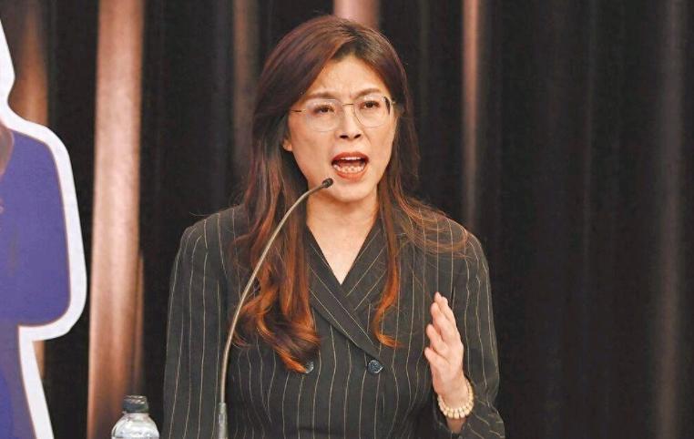 郑丽文表态，现阶段不接受统一！2月3日，郑丽文在接受采访被问及和平统一问题时，郑