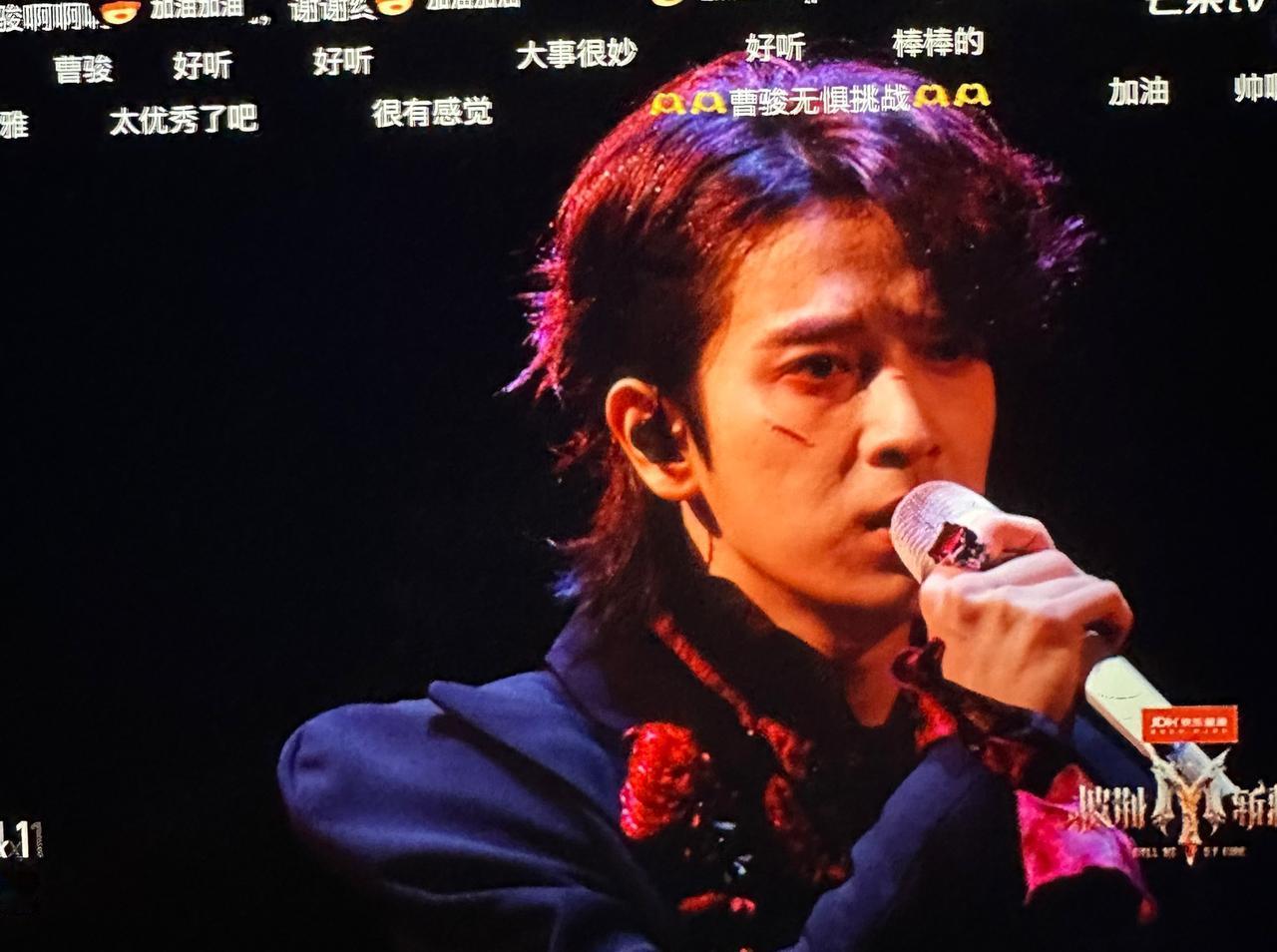 张彬彬组《偷心》正式舞台太惊艳了！陈若轩朗诵惊艳，全员唱演封神。
张彬彬部落的《