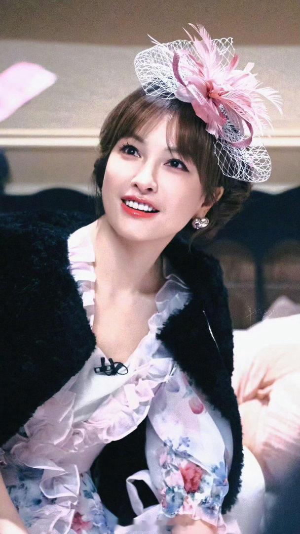 吴昕别试探了有市场大侦探 大侦探最新一期最让人移不开眼的，是吴昕这身造型。平时低