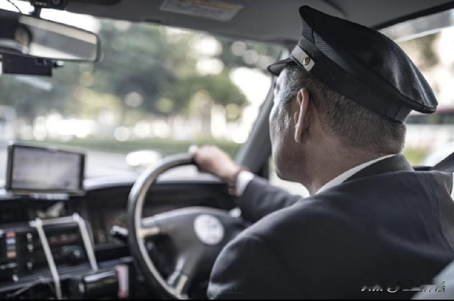 钱不好赚？出租车朱师傅的赚钱之道，令人肃然起敬！

这半个月的四川之行，因为老宅