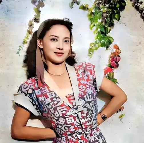 她是“50年代最美女星”，一生追求者无数，却只谈过一次恋爱，只结过一次婚，从青丝
