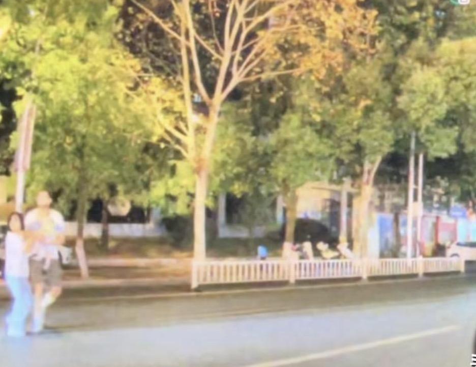 三条人命最后只判了一个死缓，江西景德镇一家三口被撞案，这个一审的结果我个人是无法