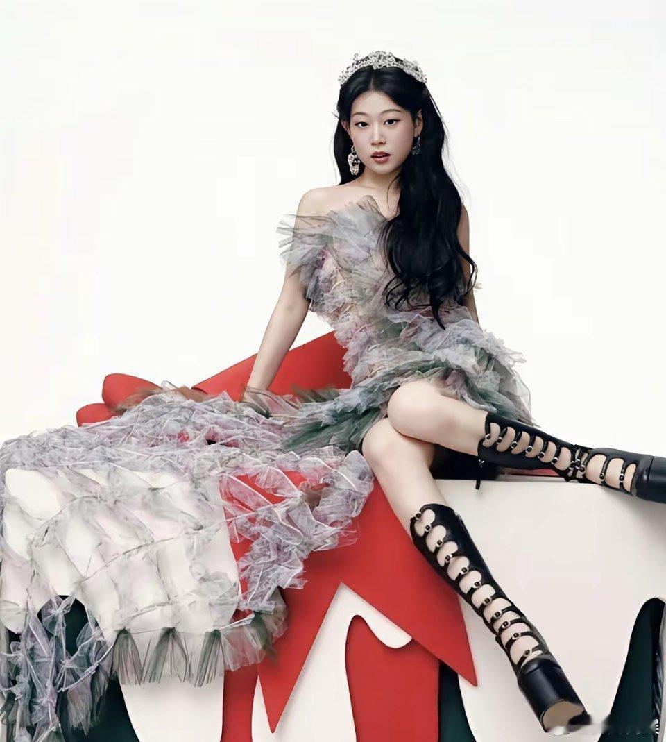 小‎﻿‎沈阳女儿沈﻿佳润第⁠⁠3次登上‎杂志，真的赢⁠麻了！这次⁠‎卸﻿‎掉浓妆