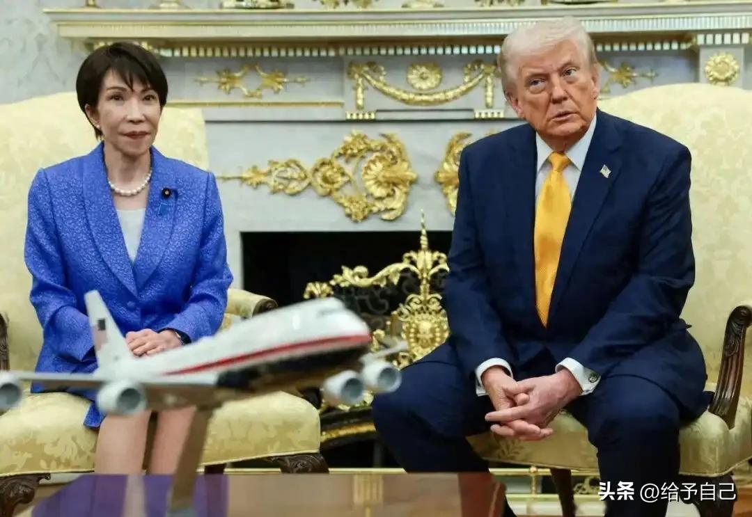 访美翻车！高市早苗遭特朗普当众调侃，日本对华口是心非终被戳穿
 
高市早苗此番赴