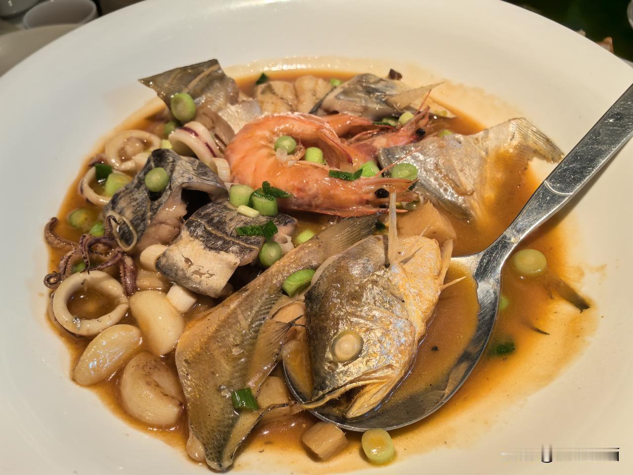 想念苏杭味儿，就来了这家江浙菜餐厅尝艺·十二臻膳（棕榈泉店）。五一前的团购套餐更