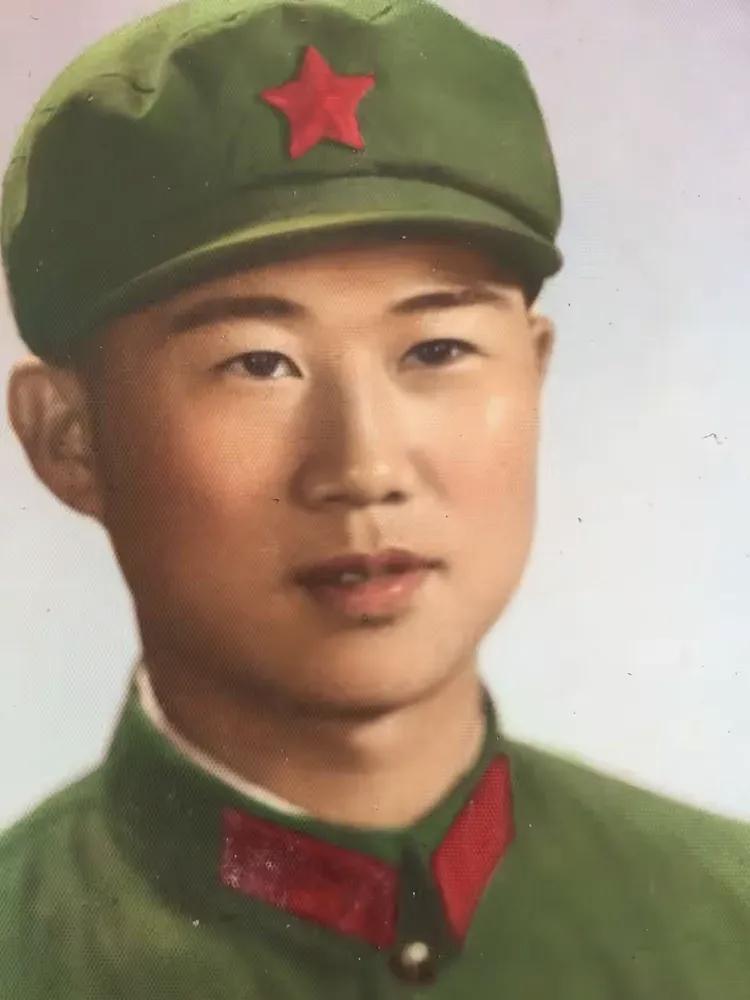 半生戎马守海疆，一身正气暖兵心：致敬正师级老政委李元兴
 
作为原海防十三师一名
