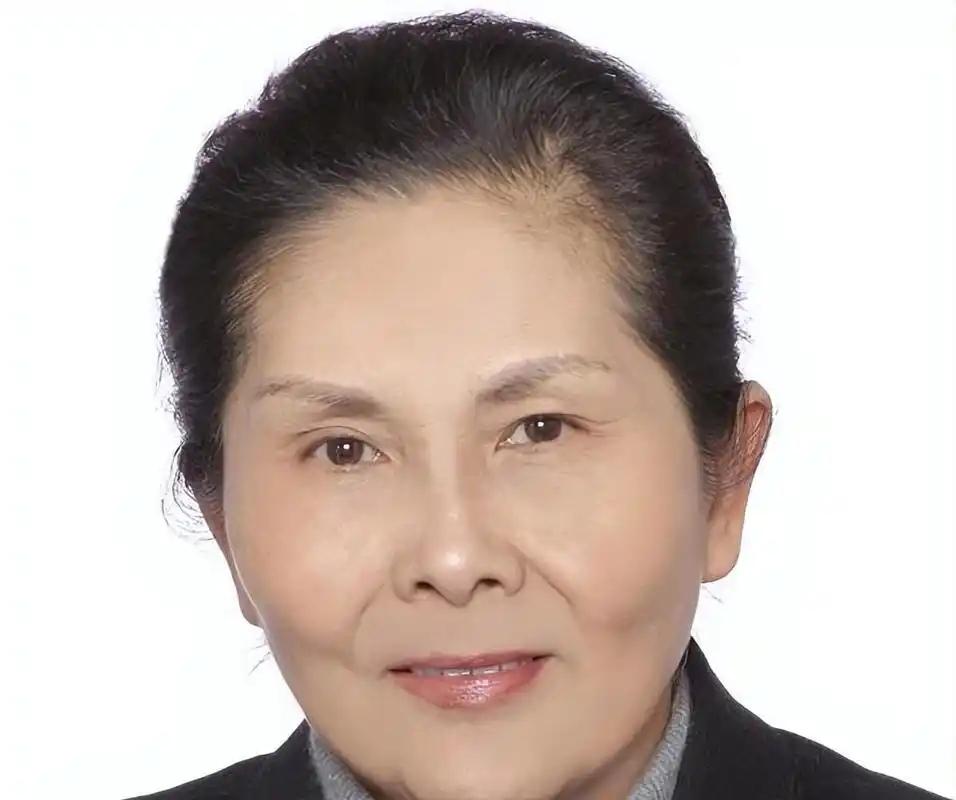 [月亮]我国顶尖半导体教授李爱珍，申请中科院院士被淘汰，不料2007年，她竟然摇