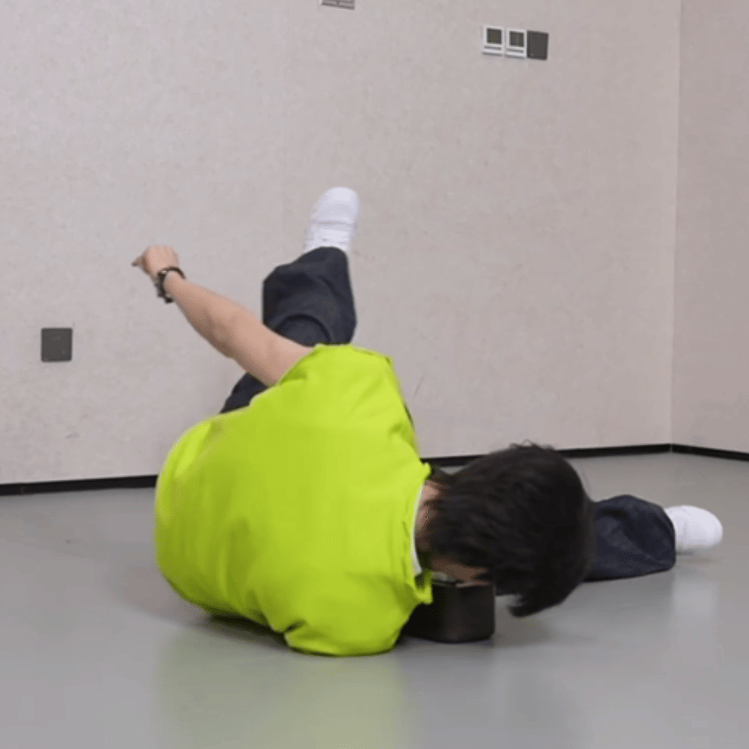 我去太吓银了他怎么越长越小😱 哪天变成baby裹上襁褓一只手就能拎走了 