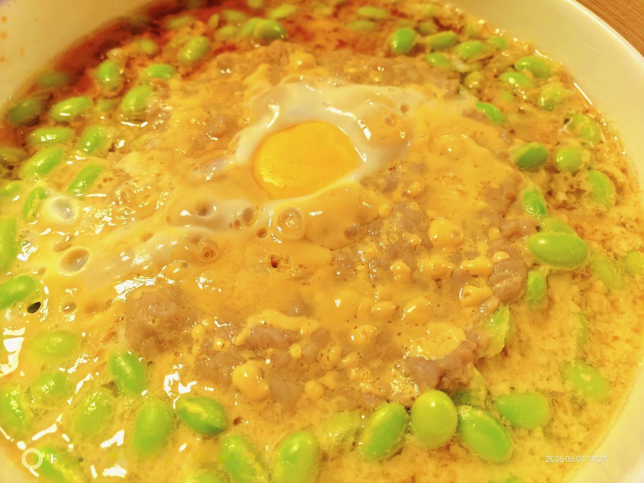 晚上做了蛋饼蒸毛豆、肚条炒腐竹、韭菜炒鸡、蒜蓉蒸茄子。这些我自己吃的满意，孩子也