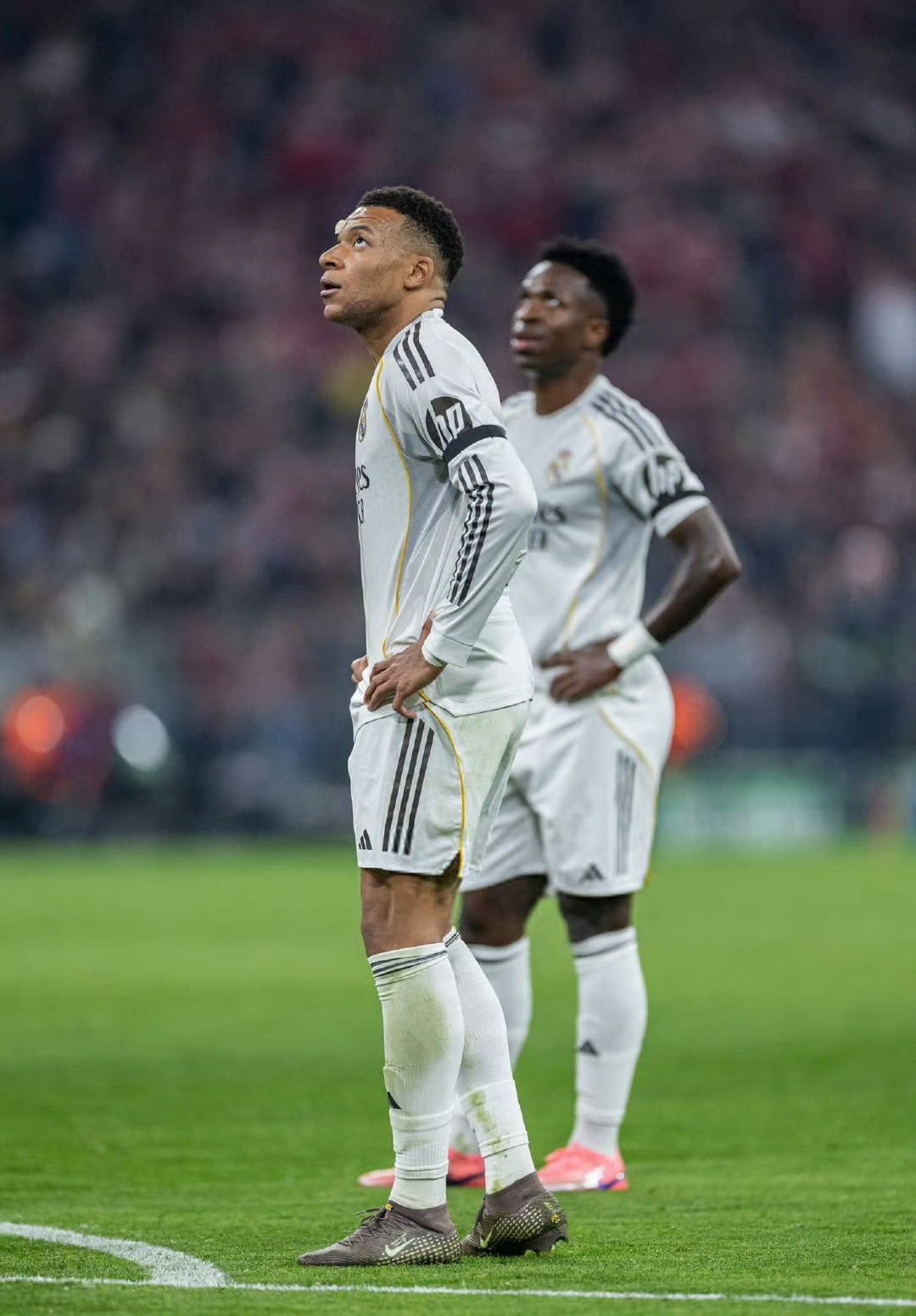 足坛现实回旋镖！加盟皇马连番四大皆空，姆巴佩终究为贪婪付出代价欧冠1/4决赛被拜