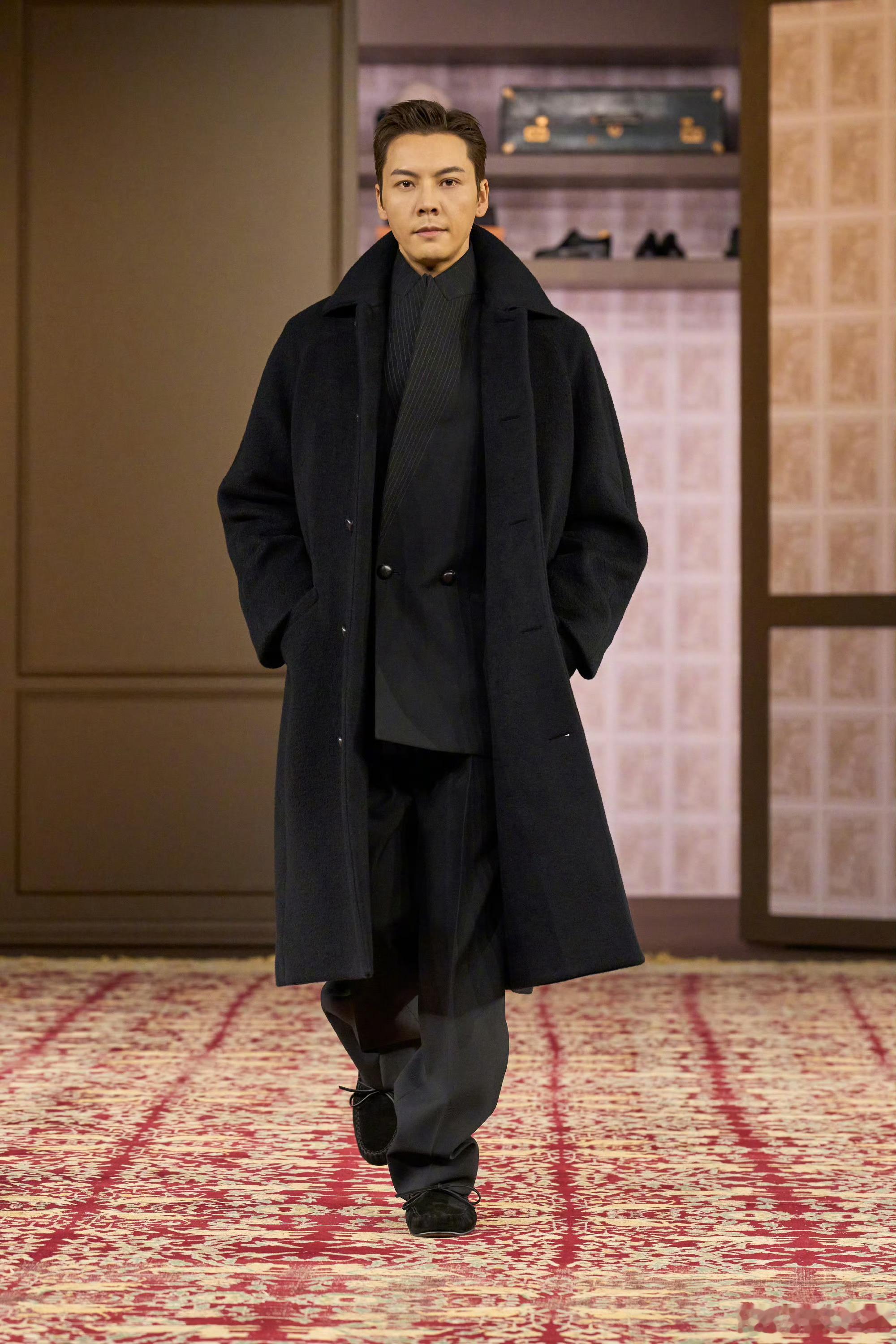 陈伟霆米兰走秀法拉利