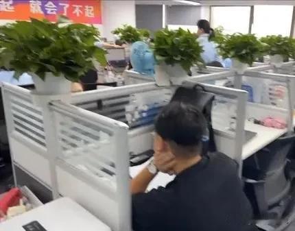 本周在筛选行政经理的简历时，一个从业10年+，211本科学历的候选人，期望工资只