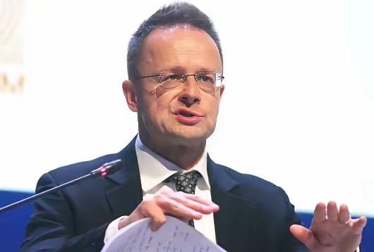 并非愚人节玩笑：匈牙利外长随时为拉夫罗夫“效劳”

清晨醒来，习惯性地打开手机浏