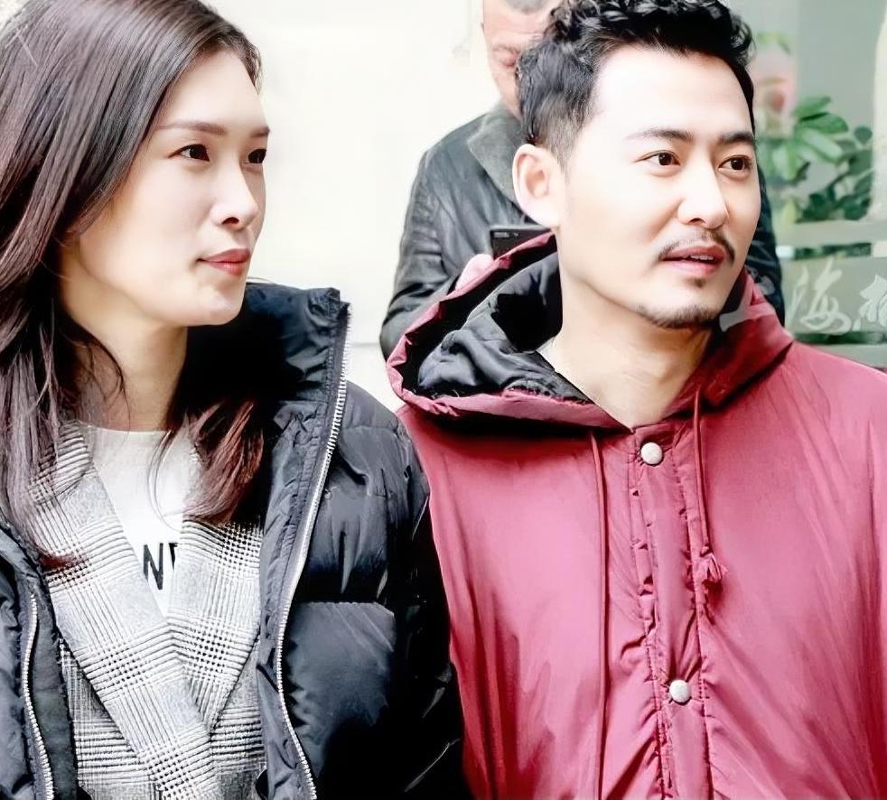 很多人都说佟晨洁清醒，可我更心疼她。
那句“你喝醉一次，我就吃一次避孕药”，听着