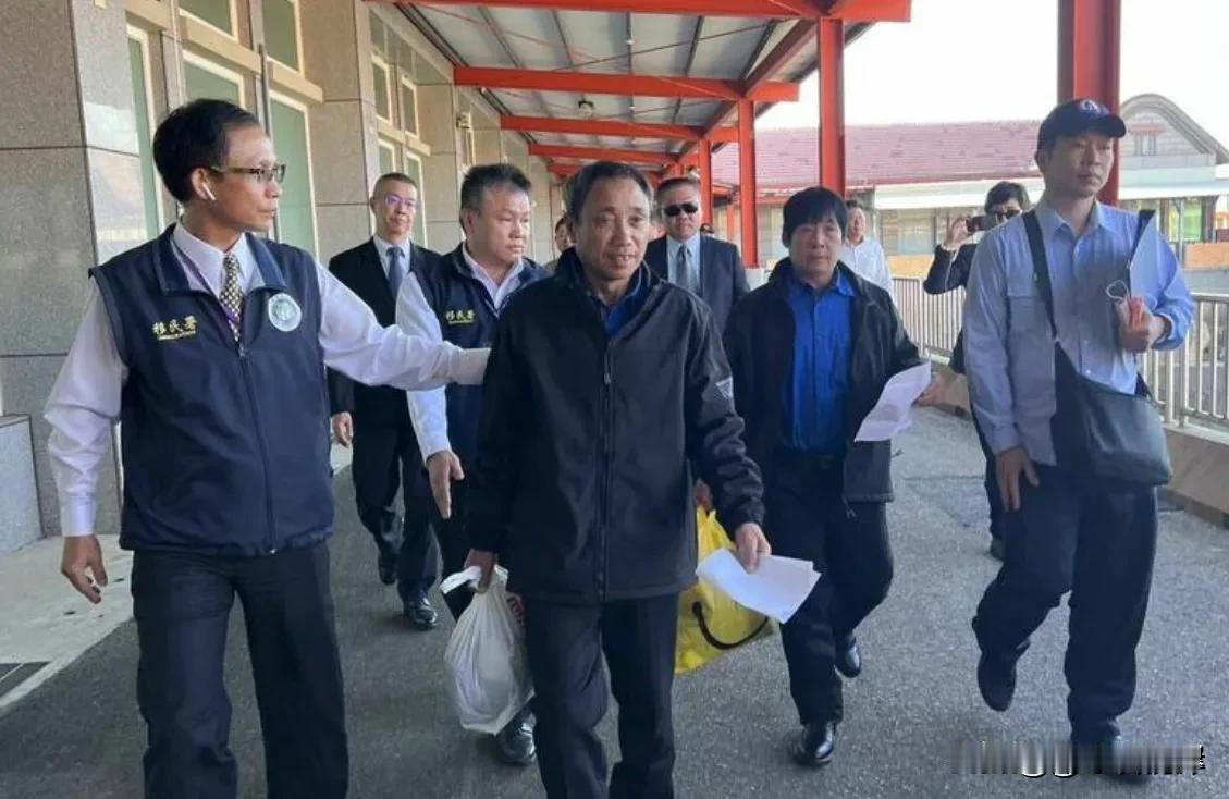 大陆给出了明确的态度，直接拒签。
前因是在金门海域，一艘大陆渔船被台湾海巡舰艇强