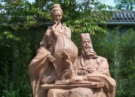 苏轼被贬黄州后，备尝冷暖，不过王朝云却始终留下，她不是正妻，也不是出身高门大族，