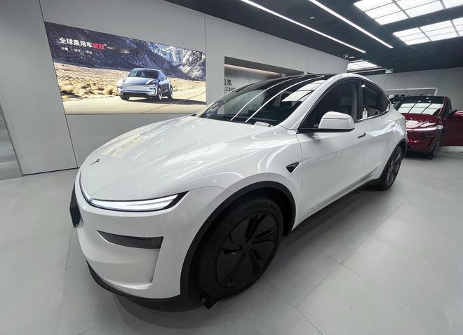 女子30多万买特斯拉遇"老款"，官方回应来了
 
四川乐山宋女士花30余万元订购