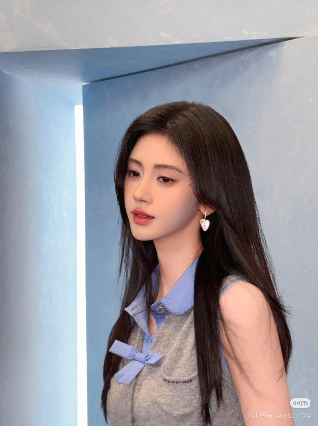 月鳞绮纪 jjy鞠婧祎月鳞绮纪 jjy鞠婧祎露芜衣 因为喜欢优秀的人，所以更要努