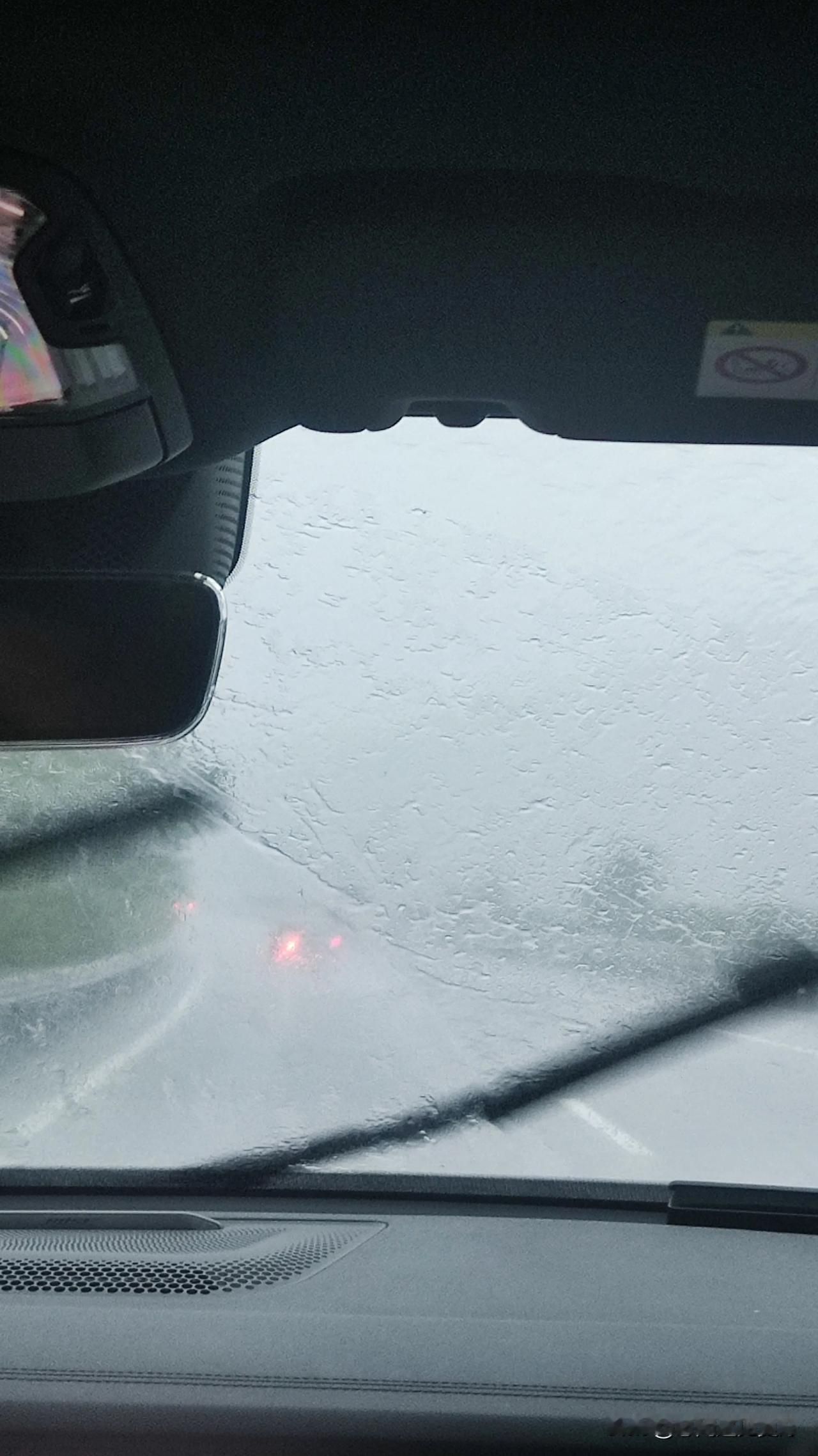 回家的路上总会遇到大雨[比心]平安到家！最近承德的雨有些大。希望大家都平安！[祈