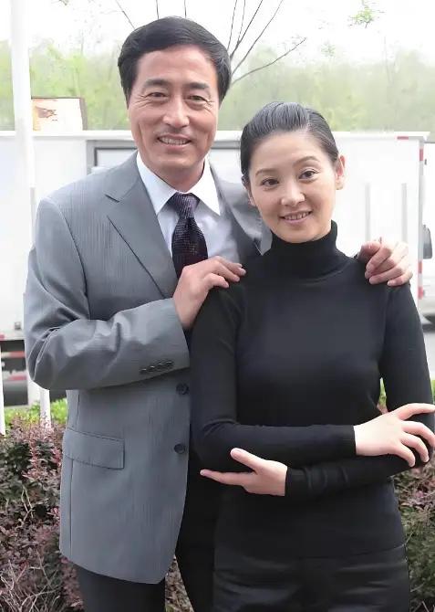 1987年，杨立新把徐帆接到北京，“养”了她3年，自己连一颗青菜都舍不得买，却给